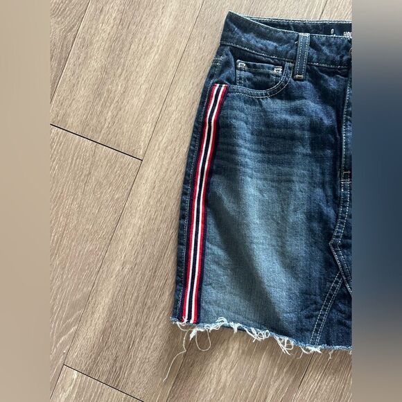 Hollister Size 0 Denim Skirt Raw Hem Side Stripe Detail | Send Me an Offer - Picture 2 of 6